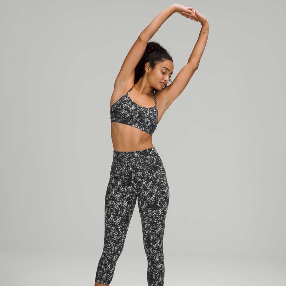 Lululemon Flow Y Bra Nulu Sports Bra Size 8 Great Condition